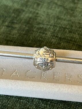 Pandora 2018 Club Charm with Diamond